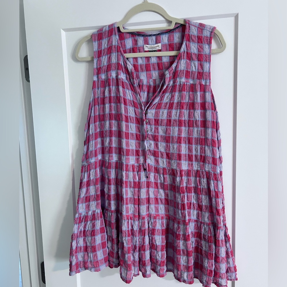 Women’s sleeveless top